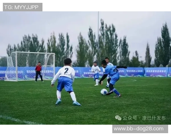 足球场上的爱情传奇 他们的心跳如同进球的瞬间 默契超越一切 足球场上的爱情传奇 他们的心跳如同进球的瞬间 默契超越一切